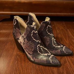 Vince Camuto Snake Heeled Boots 7.5 38